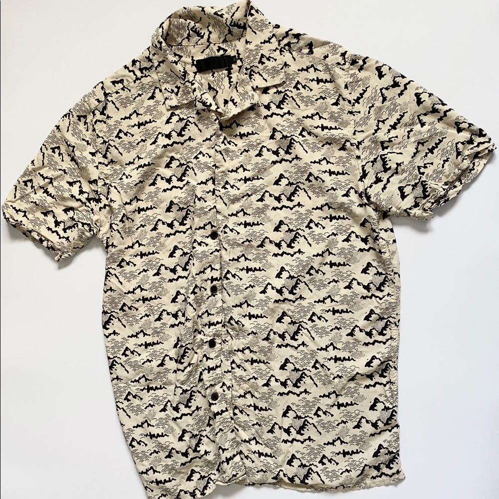 Simons Le 31 Short Sleeve Button Up Shirt